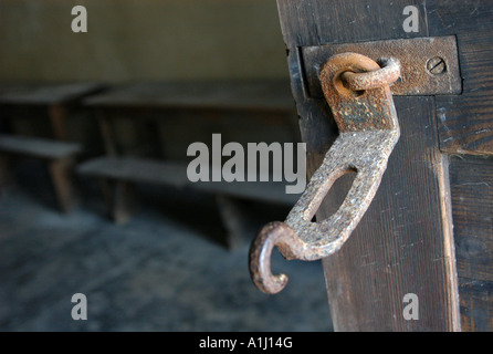 Serratura della porta del 4 ° blocco della prigione di polizia nazista di Terezin, Repubblica Ceca Foto Stock