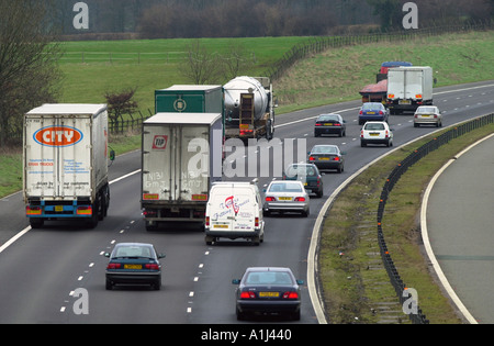 Autocarri sulla M4 REGNO UNITO Foto Stock