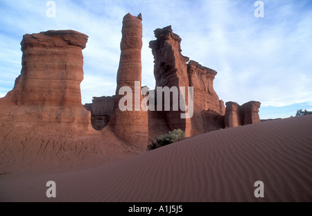 Rock formazioni stratificate in Talampaya National Park, La Rioja, Cuyo, Argentina Foto Stock