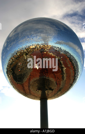 Mondi più grande Glitterball, Blackpool, Lancashire Foto Stock