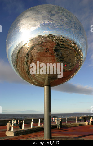 Mondi più grande Glitterball, Blackpool, Lancashire Foto Stock