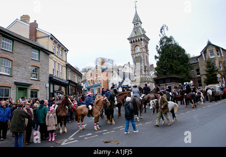 Golden Valley Hunt assemblare presso il Villaggio Orologio Square in Hay on Wye Powys Wales UK GB Foto Stock