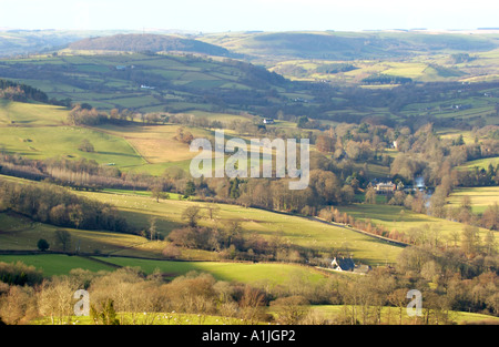 Vista sulla parte superiore il fiume Usk Valley vicino a Brecon Galles POWYS REGNO UNITO mostra Penpont House Foto Stock