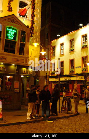 St John Gogarty pub Temple Bar di Dublino Irlanda meridionale Eire di notte Foto Stock