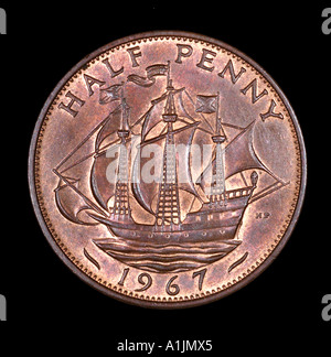 Queen Elizabeth II 2 Reg fid def pre mezzo decimale penny vecchi pence P 1967 rame bright barca vela marittimo fregata marino Foto Stock