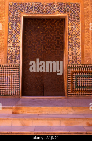 Porta adiacente alla corte dei Mirti entro l'Alhambra di Granada provincia di Granada Spagna Europa Foto Stock