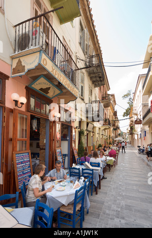 Taverna nel centro città, Nafplion, Peloponneso, Grecia Foto Stock