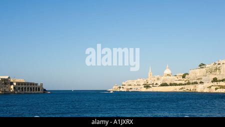 Vista sul Porto di Marsamxett verso La Valletta e Fort Manoel da Ta Xbiex, Malta Foto Stock