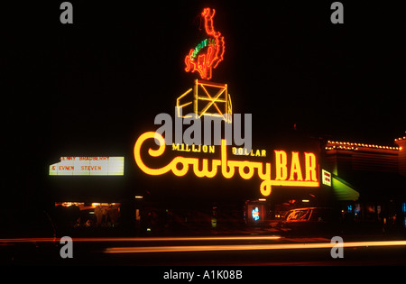 Million Dollar Cowboy Bar dispone di sella sgabelli bar Jackson Hole Wyoming USA Foto Stock