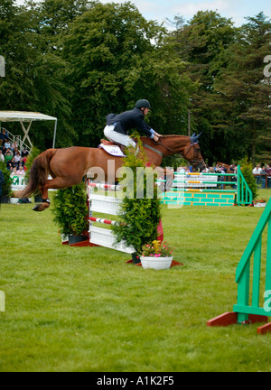 Horse Show Jumping evento equestre Royal Highland Show Edimburgo Scozia 2004 Foto Stock