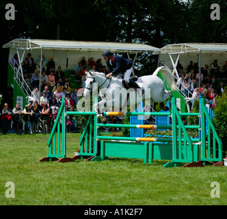 Horse Show Jumping evento equestre Royal Highland Show Edimburgo Scozia 2004 Foto Stock