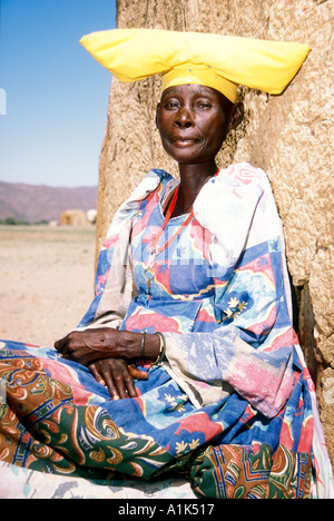 Purros villaggio nella regione Kaokoveld nord ovest della Namibia in Africa la Herero s abito costituito da diversi strati e una volta sposati un Foto Stock