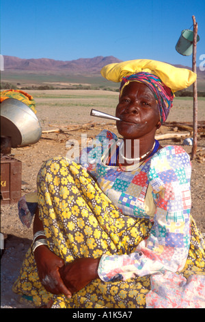 Purros villaggio nella regione Kaokoveld nord ovest della Namibia in Africa la Herero s abito costituito da diversi strati e una volta sposati un Foto Stock