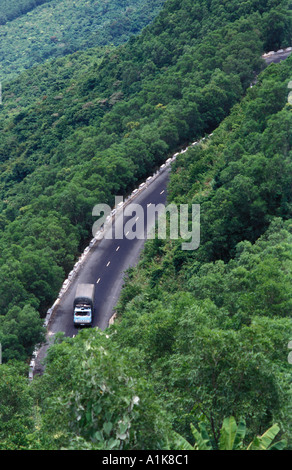 Un viaggio di oltre l' Hai Van Pass Deo Hai Van Highway 1 tra Danang e Hue Vietnam Foto Stock
