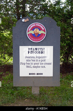 Noccioline di popcorn lapide presso il Cimitero di sapore a Ben e Jerrys Ice Cream in fabbrica a Waterbury Vermont Foto Stock