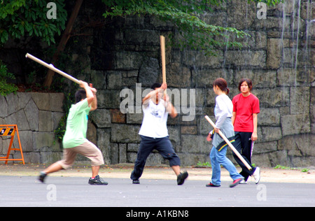 La pratica di kendo, shinjuku central park, tokyo Foto Stock