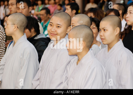 Le monache buddiste all insegnante del giorno celebrazione tempio confuciano Taichung taiwan repubblica popolare di Cina Foto Stock