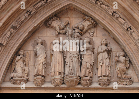 Valencia Spagna dettaglio gotico della cattedrale Puerta de les Apostoles apostoli porta Foto Stock