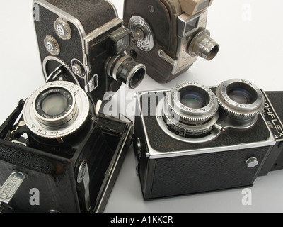 Un assortimento di vecchio stile di telecamere su pellicola Foto Stock