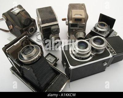 Un assortimento di vecchio stile di telecamere su pellicola Foto Stock