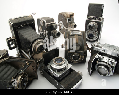 Un assortimento di vecchio stile di telecamere su pellicola Foto Stock