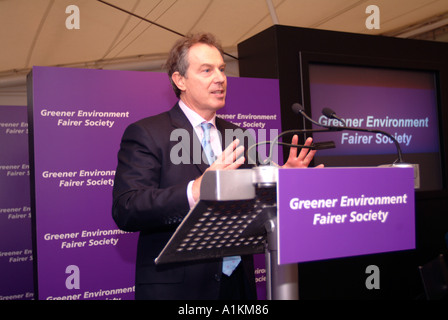 Ex primo ministro Tony Blair parlando a un ambiente di conferenza di Londra, Regno Unito, marzo 2005. Foto Stock