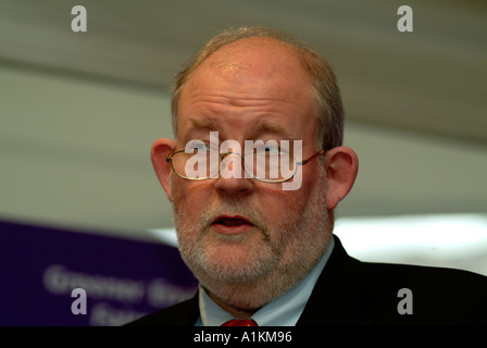 Charles Clarke MP del lavoro ed ex Segretario di casa a Londra, Inghilterra Marzo 2005 Intervenendo a una conferenza sull'ambiente. Foto Stock