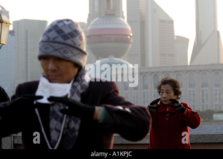 Esercitazioni sul bund a Shanghai in Cina Foto Stock