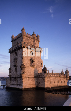 Lisbona la Torre di Belem fiume Tago Portogallo città scoperta Foto Stock