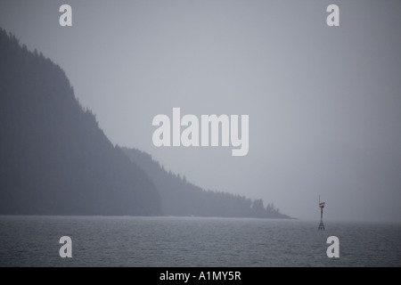 Un marcatore sul Bligh Reef la posizione della Exxon Valdez tanker la messa a terra di Prince William Sound Foto Stock