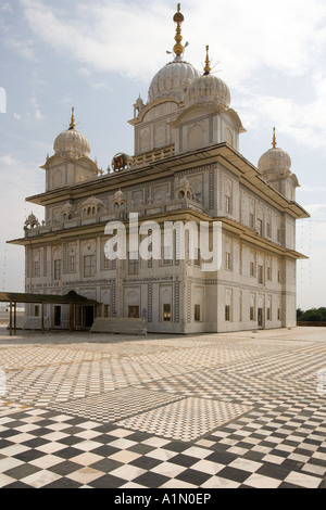 Il tempio sikh nei terreni dell'uomo Mandir Palace di Gwalior Fort in India Centrale Foto Stock