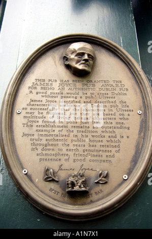 Mj oneill O'neills boozer public house pub bar street parete segno James Joyce autentico pub di Dublino tradizionale premio dublin Foto Stock