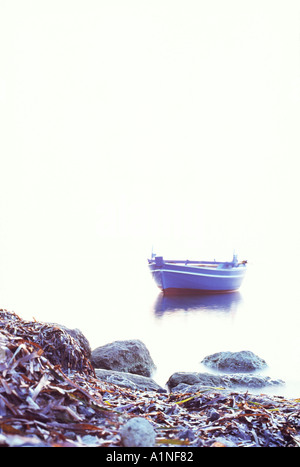 Piccolo Blu Corfu barca da pesca in Grecia Foto Stock