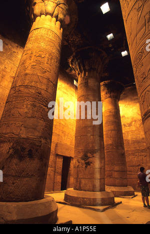 Il Tempio di Edfu Tempio di Horus Edfu Egitto Foto Stock