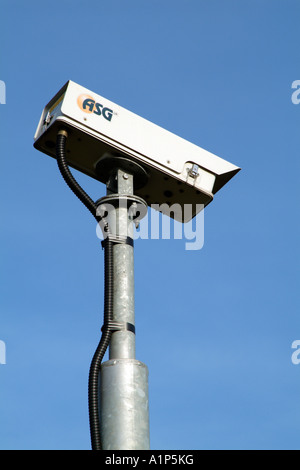 Videocamera di sicurezza montati su un palo galvanizzato ASG REGNO UNITO Foto Stock