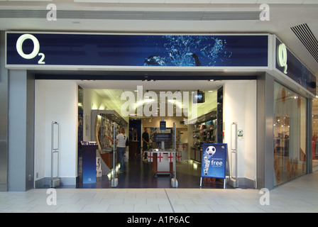 Lakeside Retail indoor shopping mall con 02 O2 due store vendita telefoni cellulari Foto Stock