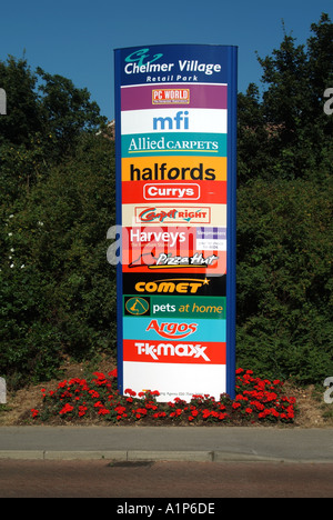 Chelmsford Chelmer Village retail park che mostra un elenco di negozi Foto Stock