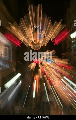 Le luci di Natale di notte nel Casco Viejo, Bilbao, Paese Basco. Foto Stock