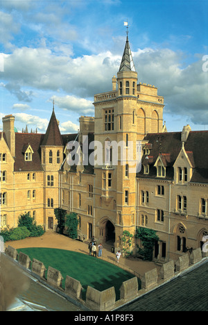 Parte anteriore Quad e torre di Porta Balliol College di Oxford Foto Stock