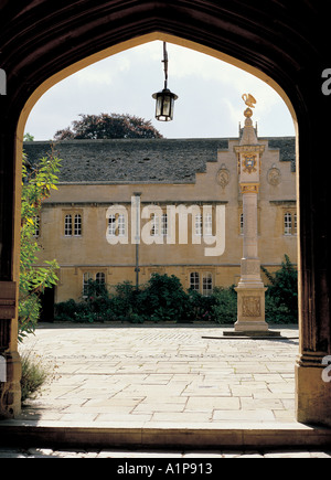 Parte anteriore Quad e Pelican colonna il Corpus Christi College di Oxford Foto Stock