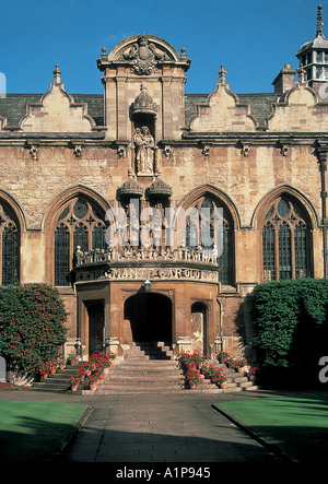 Gli edifici della parte anteriore Quad compresa la sala cappella e il Portico Oriel College Oxford Foto Stock