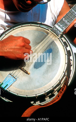 Busker gioca il banjo Jackson Square, New Orleans, Louisiana, Stati Uniti d'America Foto Stock