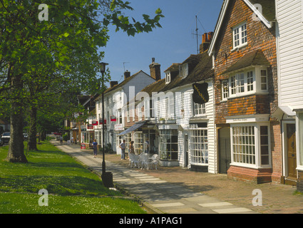Il Pittoresco High Street a Tenterden Kent, Inghilterra Foto Stock