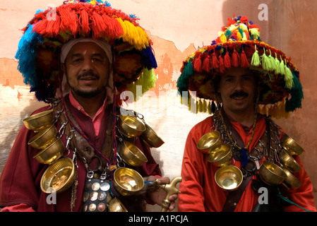 Due venditori di acqua nella Medina di Marrakech, Marocco Foto Stock