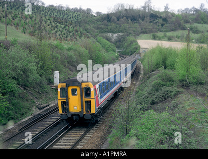 Treno elettrico, classe 423 VEP unità 3491 a Polhill Tunnel, vicino a Sevenoaks, Regno Unito. Foto Stock