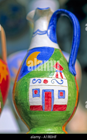 Colorato fatto a mano pot, Serra de monchique, Algarve, Portogallo, Europa Foto Stock