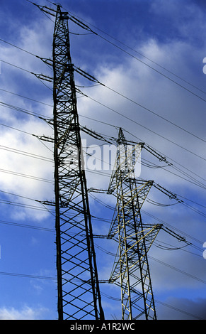 Energia elettrica ad alta tensione tralicci, Leichlingen, Renania settentrionale-Vestfalia (Germania). Foto Stock