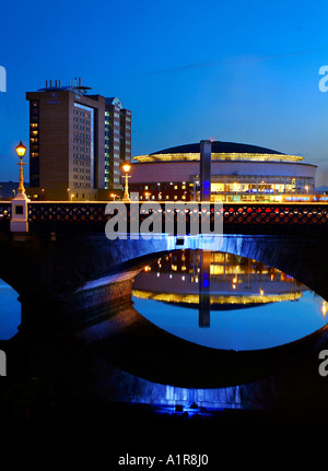 Waterfront Hall, Queen's Bridge, Belfast, Irlanda del Nord Foto Stock