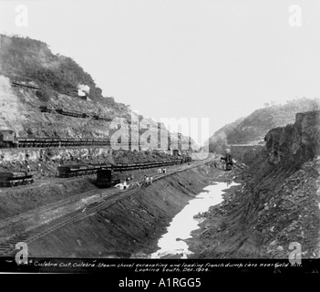 Culebra Cut Culebra vapore la pala di scavo e di carico scarico francese auto nei pressi di Collina d'oro guardando verso sud Dec 1904 Foto Stock