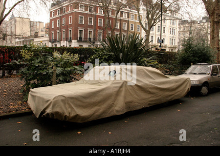 Grande auto sotto avvolge Foto Stock